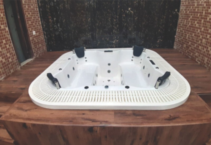 Nexus Hot Spa 88" x 88"